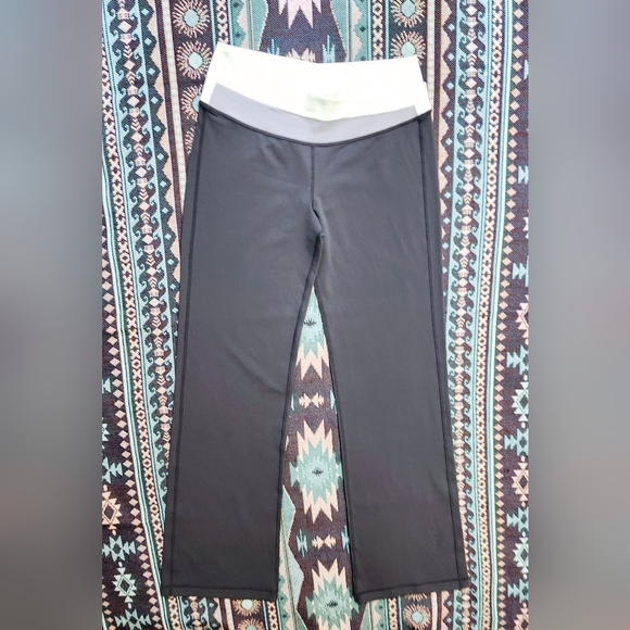 Lululemon Astro Pant (Regular). Size 8. Very soft. Gray - Picture 4 of 14